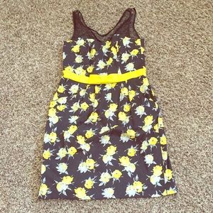 Cute yellow roses mini dress w pockets & mesh top!
